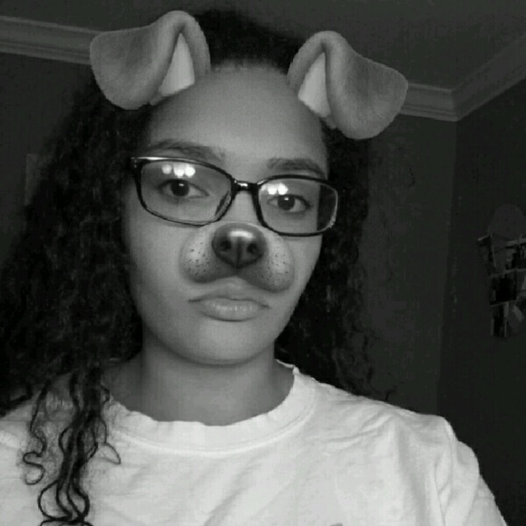 Profile Picture of Carly Ross (@carlyr13) on Poshmark