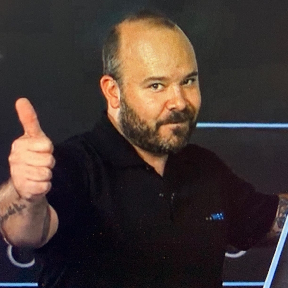 Profile Picture of Artie Reetz (@artiereetz) on Poshmark