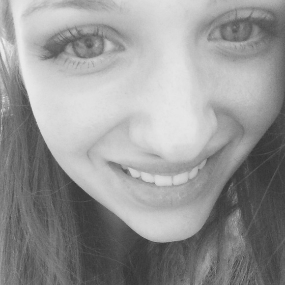 Profile Picture of Maria Hamper (@hamperm) on Poshmark
