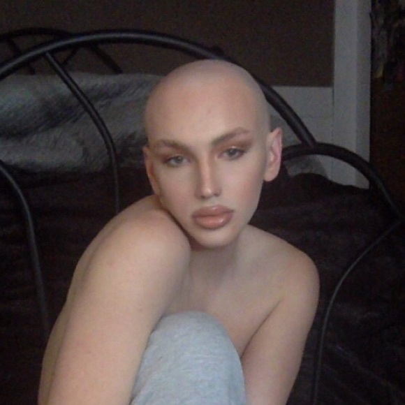 Profile Picture of Jo Ray (@josefrayy) on Poshmark