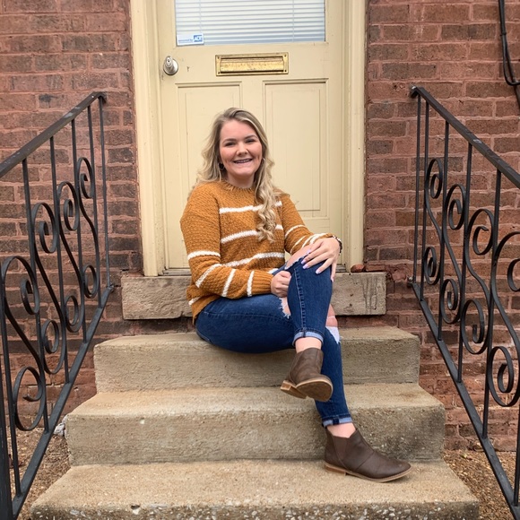 Profile Picture of Macie Campbell (@maciebcampbell) on Poshmark