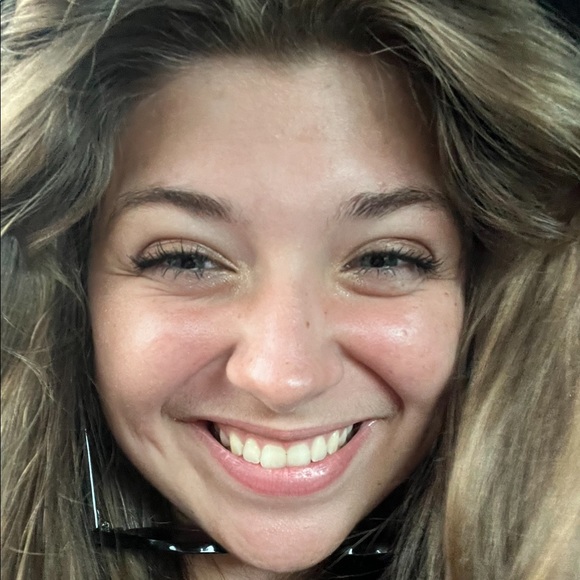 Profile Picture of Blakely Perkinson (@blakely_p) on Poshmark