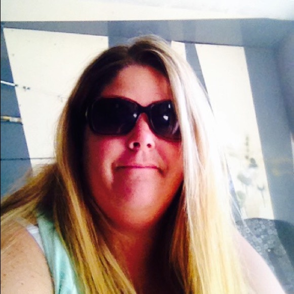 Profile Picture of Stacie Sedgwick (@ssedgwick1) on Poshmark