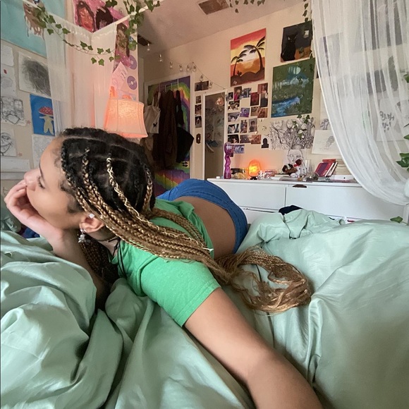 Profile Picture of Lucinda Quinn (@lucindawww) on Poshmark