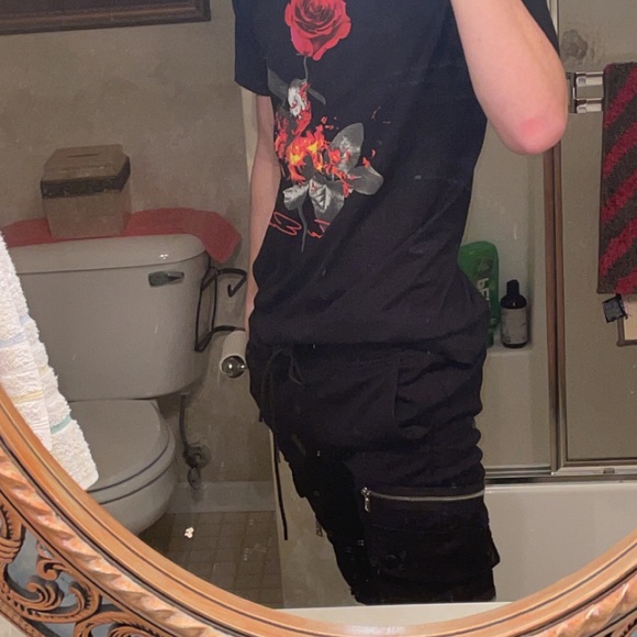 Profile Picture of Andrew Shields (@andrew_shields) on Poshmark