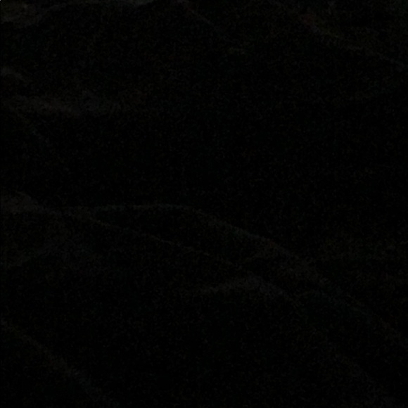 Profile Picture of Carolynn Nguyen (@carolynnnn505) on Poshmark