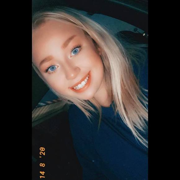 Profile Picture of Hailey Vance (@emma_bennett) on Poshmark