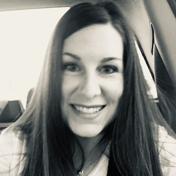 Profile Picture of Leslie Elmer (@elmer4332) on Poshmark