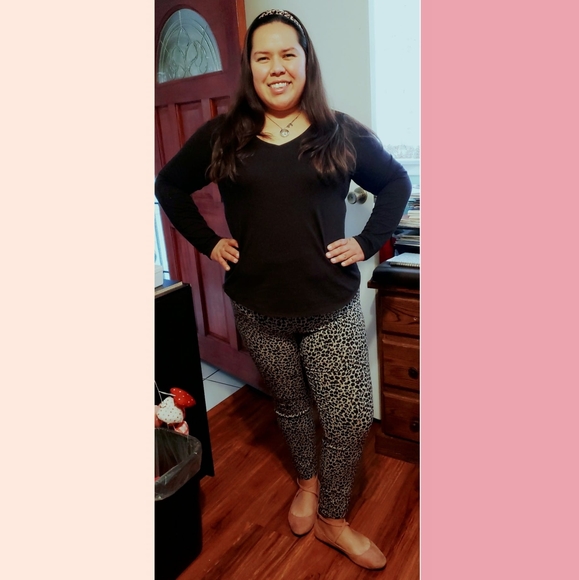 Profile Picture of Samantha Pompey (@samanthapompey) on Poshmark