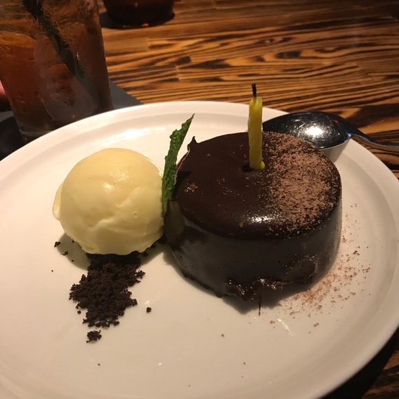 Profile Picture of A Barry (@sienna62) on Poshmark