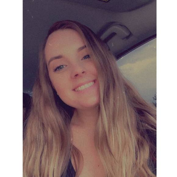 Ashli Walkup - Poshmark Profile Picture of Ashli Walkup (@ashliwalkup) on Poshmark