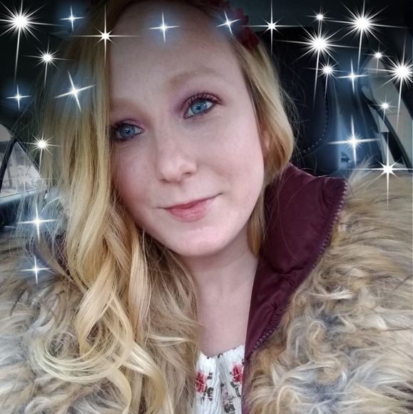 Profile Picture of Jamie Wolfgram (@jwolfgram) on Poshmark