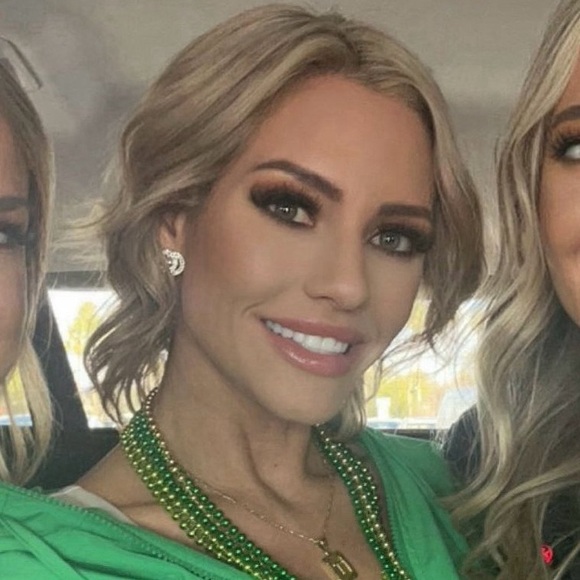 Profile Picture of Tenee Beets (@tnbeets) on Poshmark