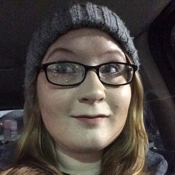 Profile Picture of Ariel Robbins (@arobbk) on Poshmark