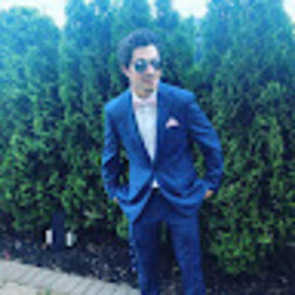 Profile Picture of Richard Buono (@rgb12345) on Poshmark