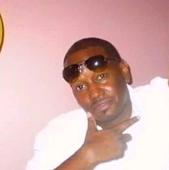 Profile Picture of Darryl Walton (@dwalton7716) on Poshmark