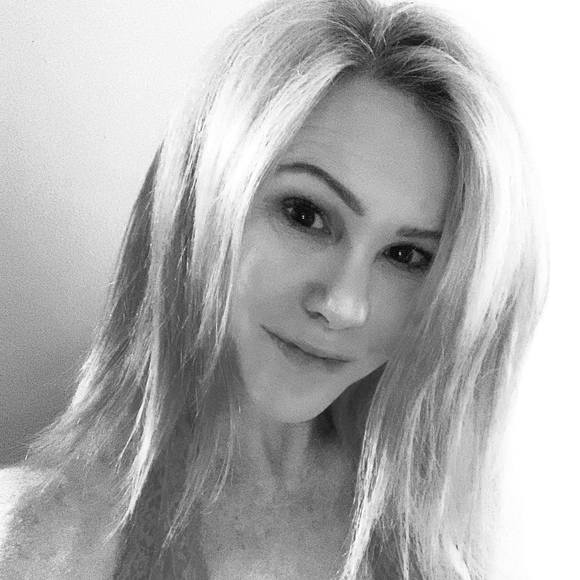 Profile Picture of Kelly Reese (@kellysreese) on Poshmark