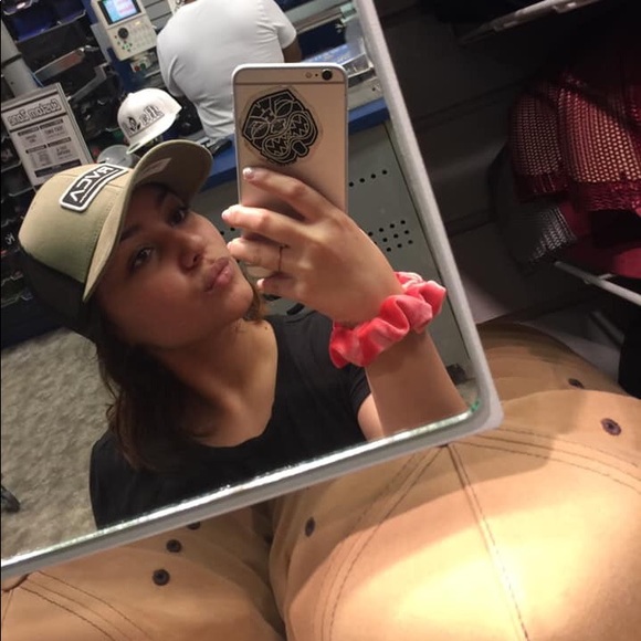 Profile Picture of Keahi Sampaga (@keahikrys) on Poshmark