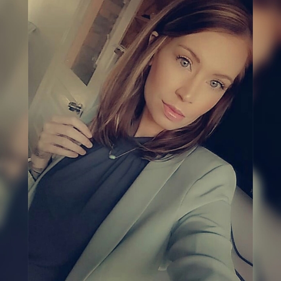 Profile Picture of Paige Beck (@paigeaileenbeck) on Poshmark