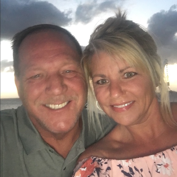 Charla Sprunger - Poshmark Profile Picture of Charla Sprunger (@laneemma) on Poshmark