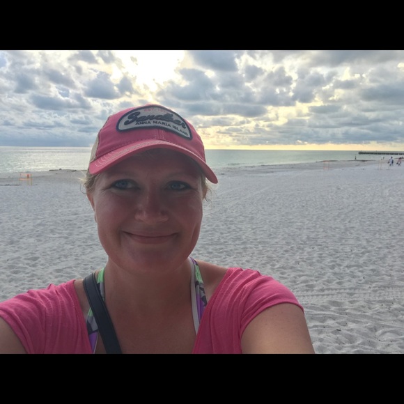 Profile Picture of Lanna Knottnerus (@lkingsbu) on Poshmark