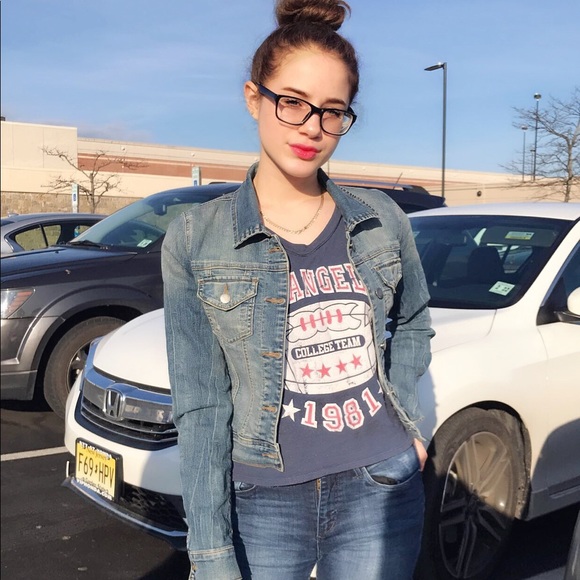 Profile Picture of Sofi Favale (@cliffordsfood) on Poshmark