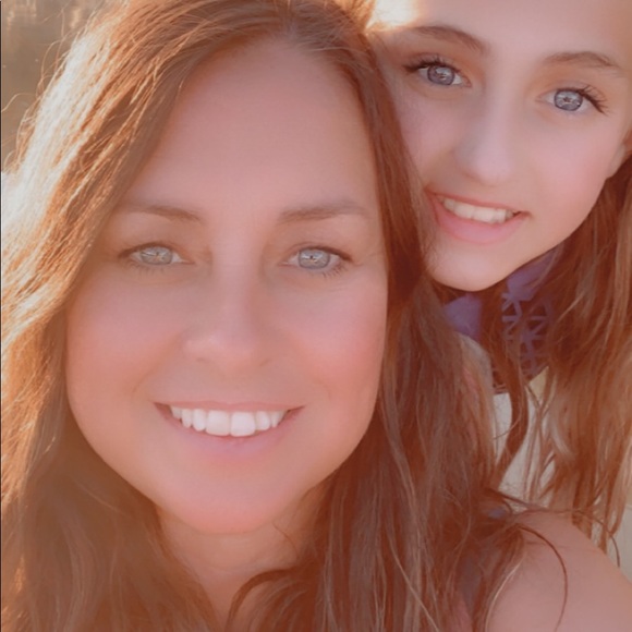 Profile Picture of Christine Stabile (@chrissiestab) on Poshmark