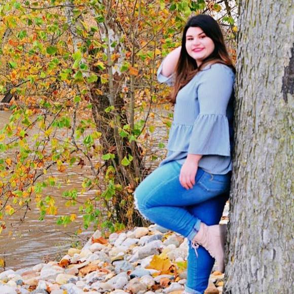 Profile Picture of Heaven Jimenez (@heavenjimenez) on Poshmark