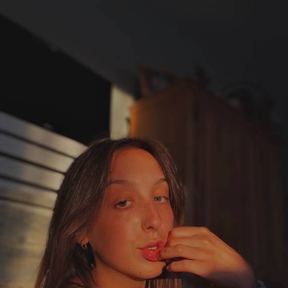 Profile Picture of Jenna Shea (@jennaashea) on Poshmark