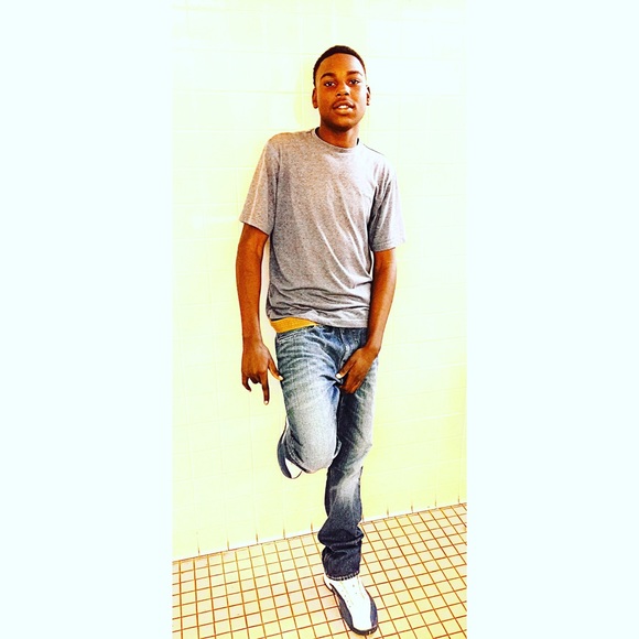 Profile Picture of Dorian Richardson (@dorian_002) on Poshmark