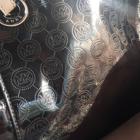 Profile Picture of Debra Freeman (@jasonx16) on Poshmark