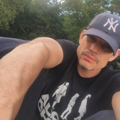 Profile Picture of Vlad B (@vbosnja) on Twitter