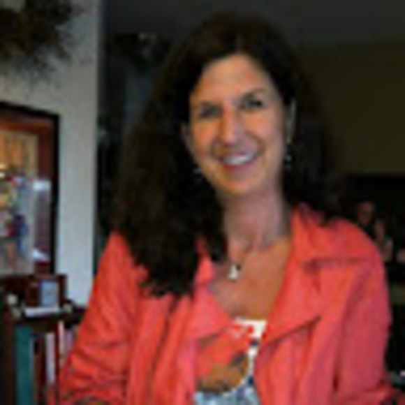 Profile Picture of Ruthellen Melton (@ruthiell) on Poshmark