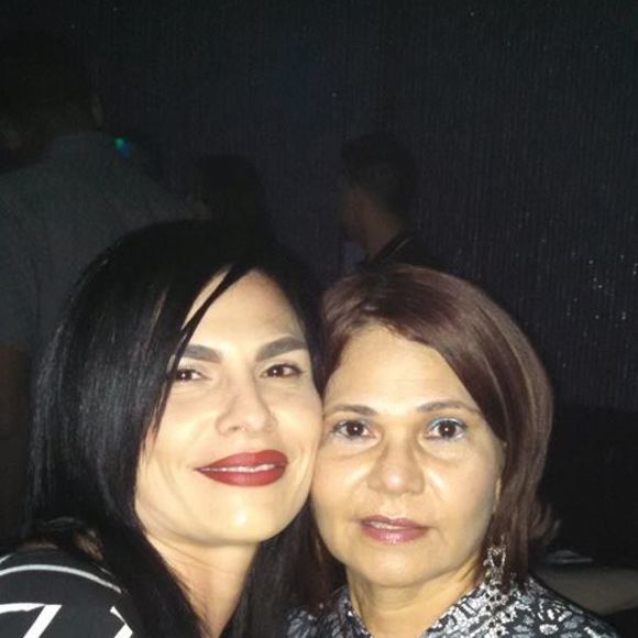 Profile Picture of Iris Santana (@icrq0419) on Poshmark