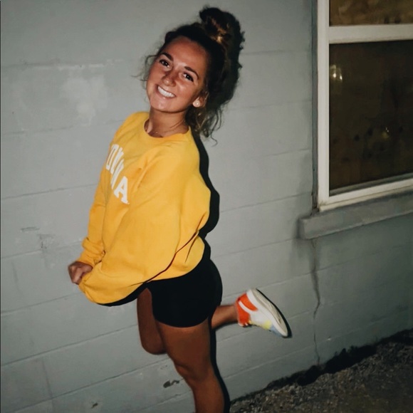 Profile Picture of Ally Brownfield (@allybrownfield) on Poshmark