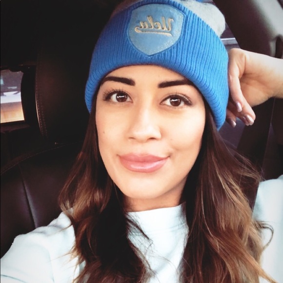 Profile Picture of Roxanne Horta (@roxstar118) on Poshmark
