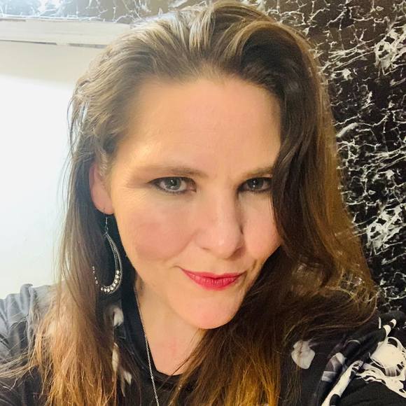 Profile Picture of Nathasha Stupar (@nathashastupar) on Poshmark