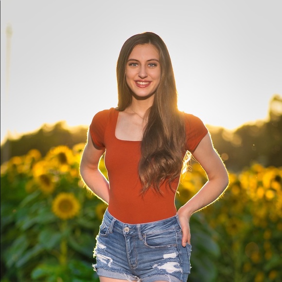 Danielle Yerxa - Poshmark Profile Picture of Danielle Yerxa (@danicatherine13) on Poshmark