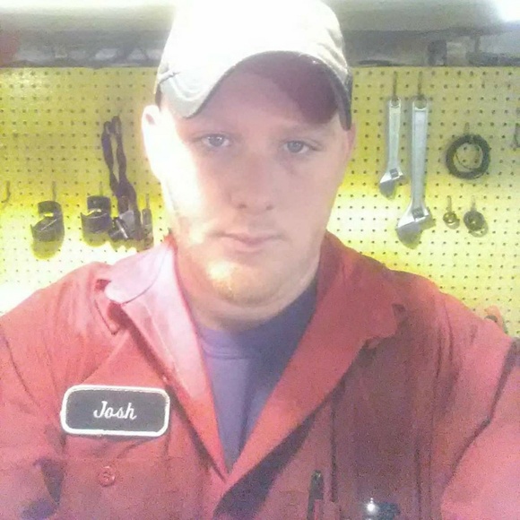 Profile Picture of Josh Quick (@joshquick96) on Poshmark