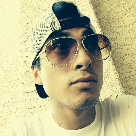 Profile Picture of Jesse Barragan (@jessebarragan13) on Poshmark