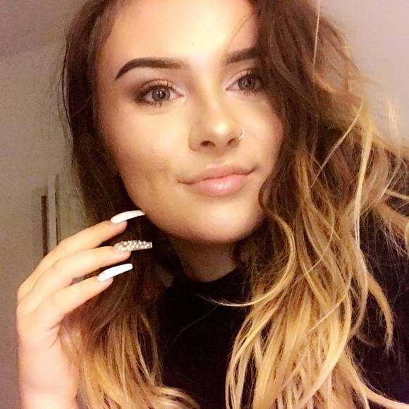 Profile Picture of Paisley Stuckey (@iipaisleyii) on Poshmark