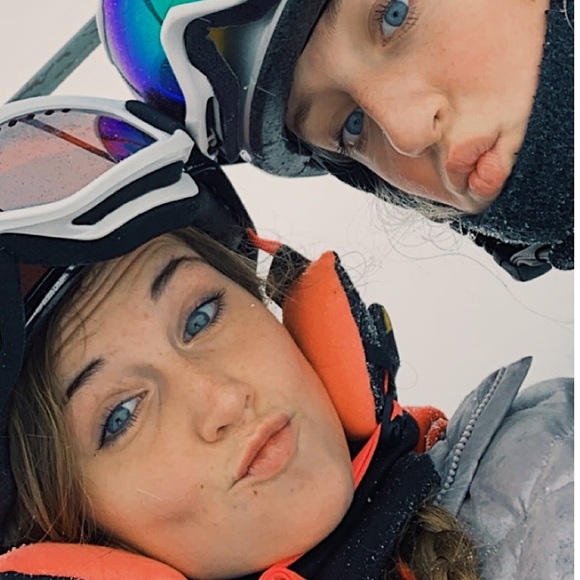 Profile Picture of Elise Chapman (@elise1624) on Poshmark