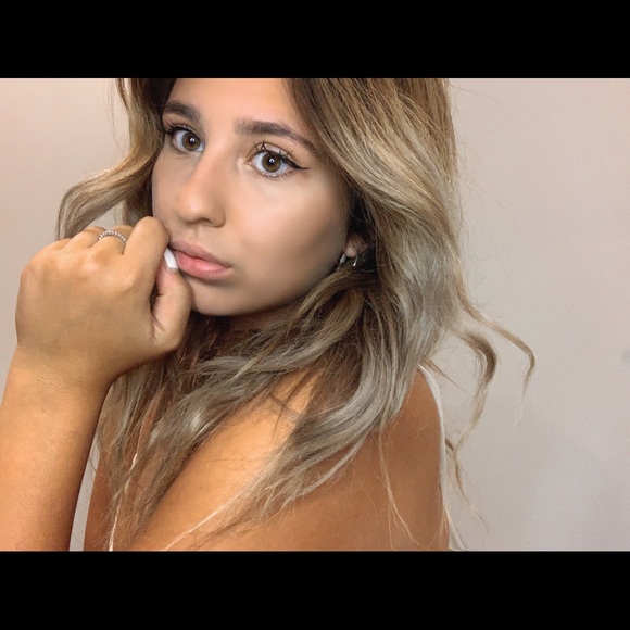 Profile Picture of Nina Commander (@neensgc) on Poshmark