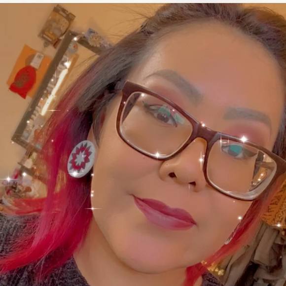 Profile Picture of Celie Henderson (@ozzitabob) on Poshmark