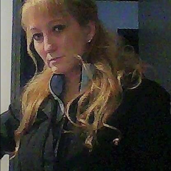 Profile Picture of Christina Brooks (@clbinak) on Poshmark
