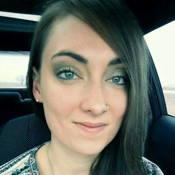 Briteni Richmeier - Poshmark Profile Picture of Briteni Richmeier (@britenir) on Poshmark