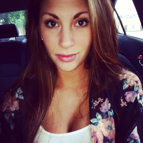 Profile Picture of Romany Bretsch (@romanybr) on Poshmark