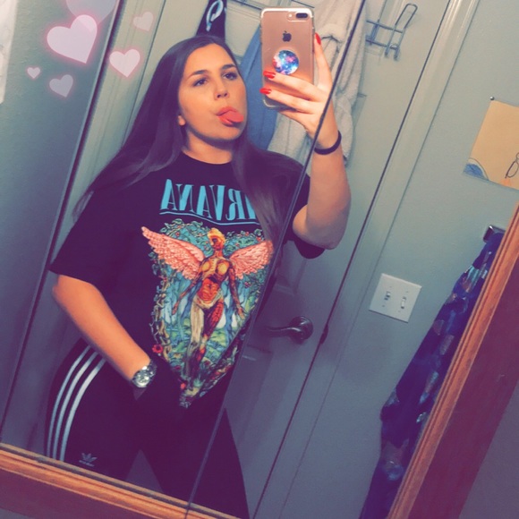 Profile Picture of Chloe Gouge (@chloe111111) on Poshmark