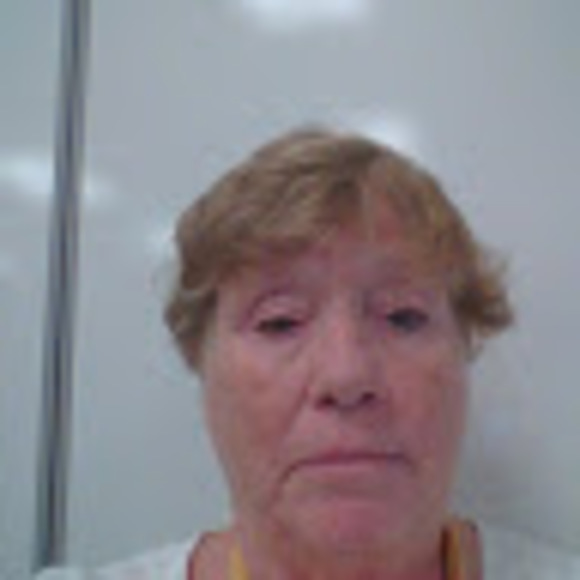 Profile Picture of Karen Etsinger (@karenetsinger) on Poshmark