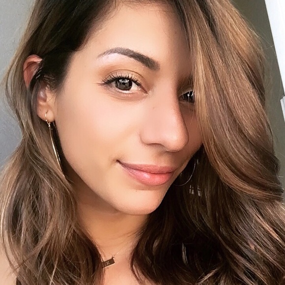 Profile Picture of Angelica Saccone (@poshmamaandbaby) on Poshmark